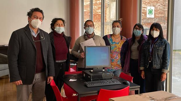 Donación computadores al Espacio Santa Ana de cerro Cordillera