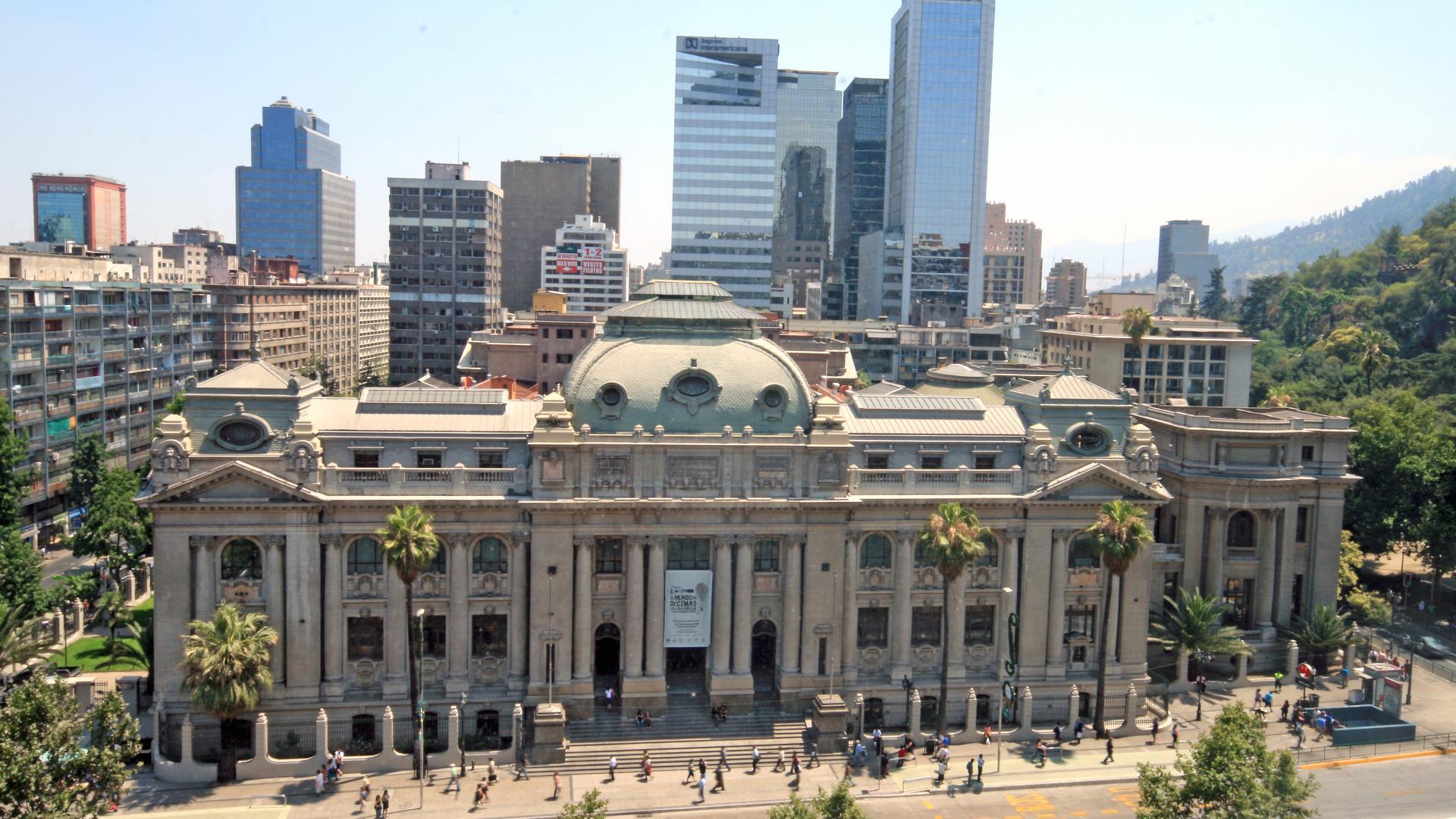 Vista del frontis de la Biblioteca Nacional