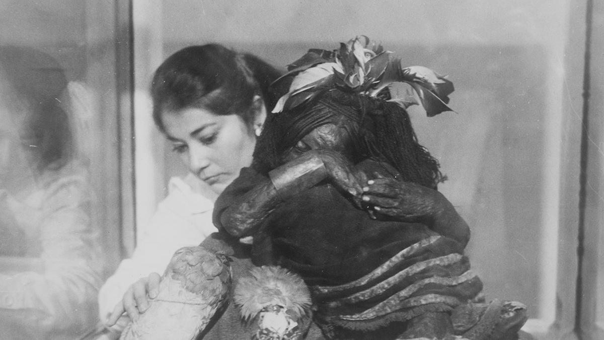 Nieves Acevedo y el Niño del cerro El Plomo, 1980. Nieves Acevedo y el Niño del cerro El Plomo, 1980.