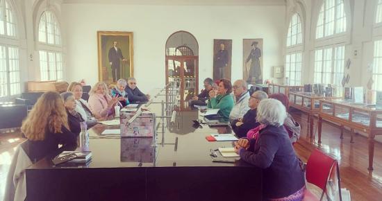 Fotografia de taller de escritura a adultos mayores