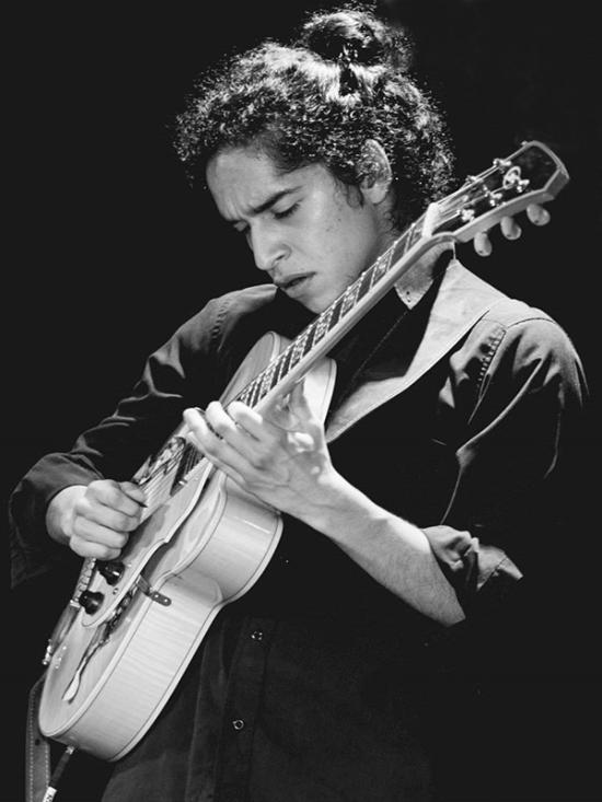 El intérprete Fernando Raín